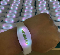 Pulseras LED radiocontroladas para festivales Pulseras LED radiocontroladas para festivales